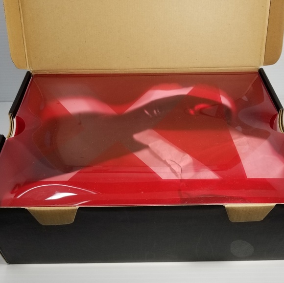 Air Jordan XI 11 Bred  2012 - Picture 2 of 8